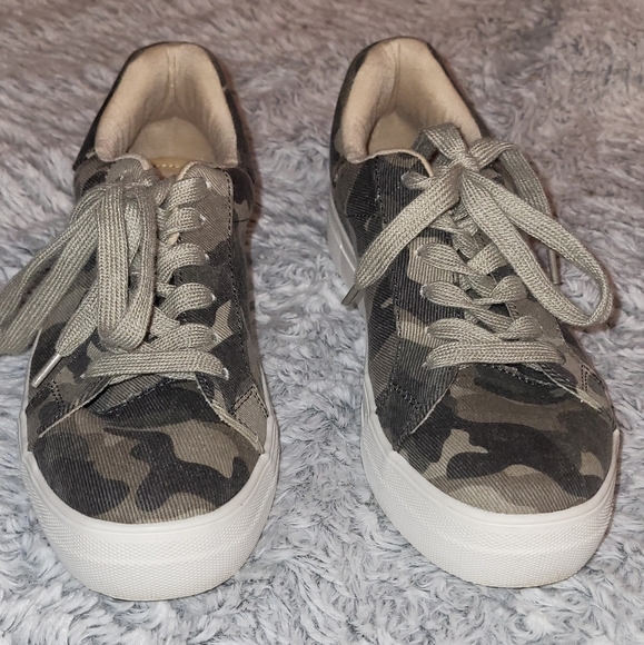 Camo Sneakers - Picture 7 of 8